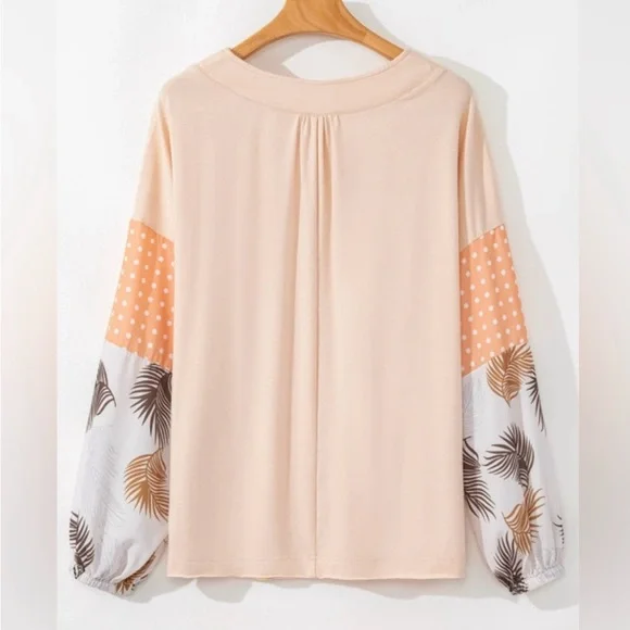 ⭐️Peach and Orange Patterned Women's Top - Picture 2 of 5